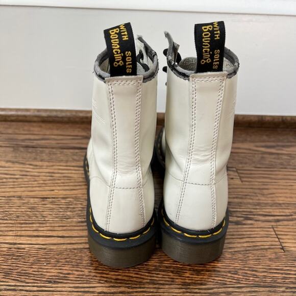 Doc Dr. Martens Air Wair 11821 White Leather Combat Boots Womens 5 Lace Up - Picture 7 of 7